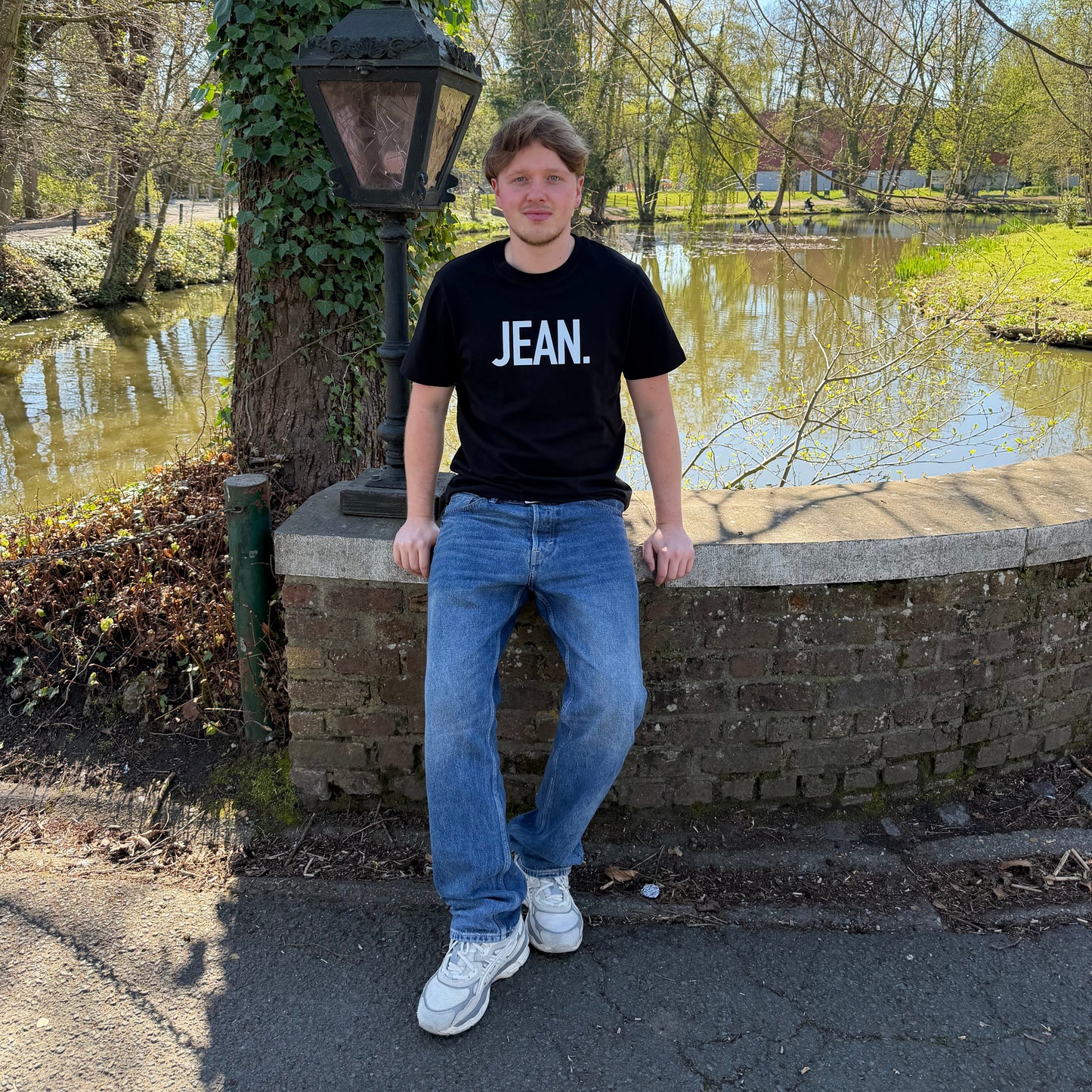 T-shirt met groot logo - Zwart